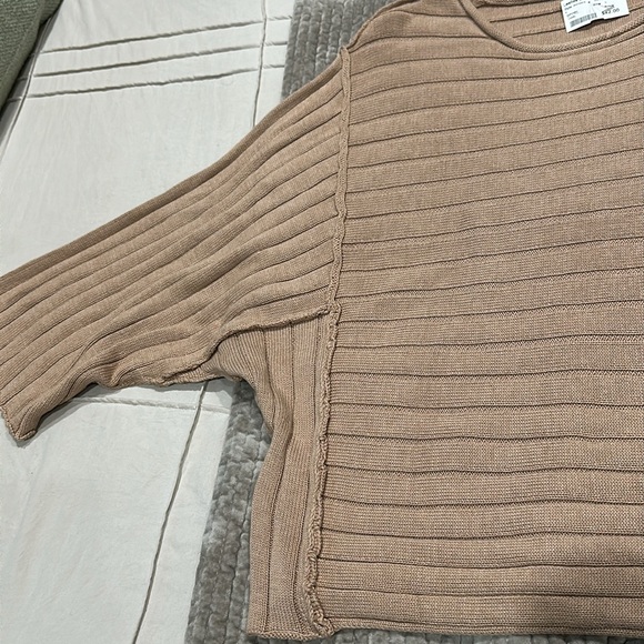 Boutique raw edge Wide ribbed sweater- L - Picture 3 of 7